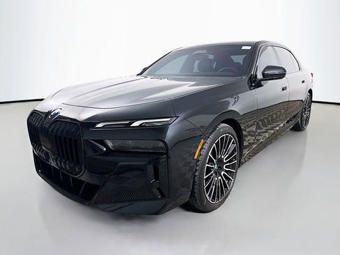 Used 2025 BMW 760i xDrive image 3