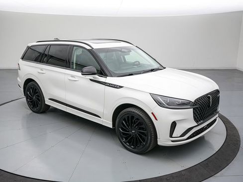Used 2025 Lincoln Aviator Reserve w/ Luxury Package AWD/4WD image 3