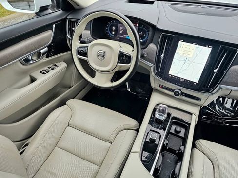 Used 2023 Volvo V90 B6 Cross Country Ultimate image 30