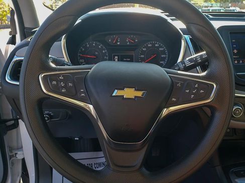 Used 2023 Chevrolet Equinox LS image 18