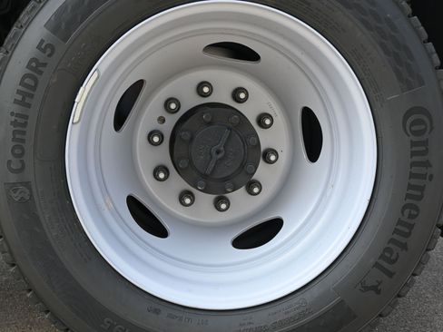 New 2026 Ford F550 4x4 Crew Cab image 10