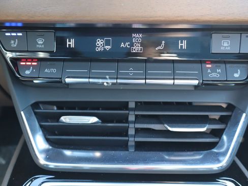 Used 2022 Audi e-tron GT Premium Plus w/ Driver Assistance Package image 12