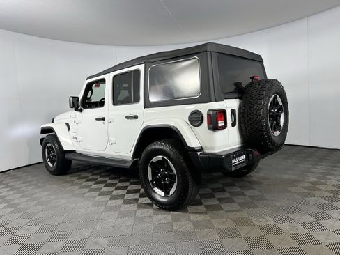 Used 2022 Jeep Wrangler Unlimited Sahara image 8