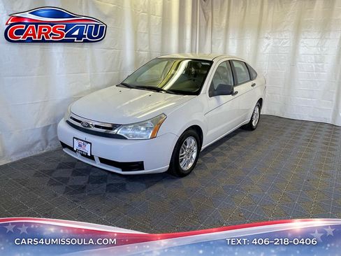 Used 2010 Ford Focus SE image 1