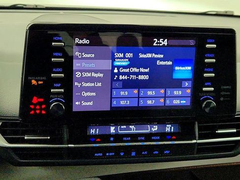 Used 2024 Toyota Sienna LE image 18