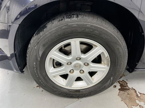 Used 2010 Chrysler Town & Country Touring w/ Heated Seat Group image 24