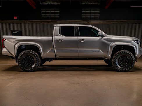 Used 2026 Toyota Tacoma SR5 AWD/4WD image 11