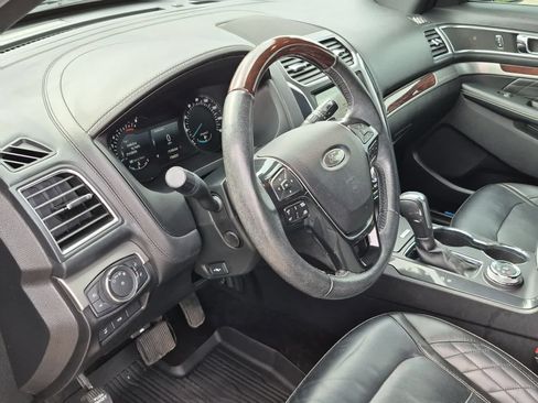 Used 2018 Ford Explorer Platinum AWD/4WD image 10