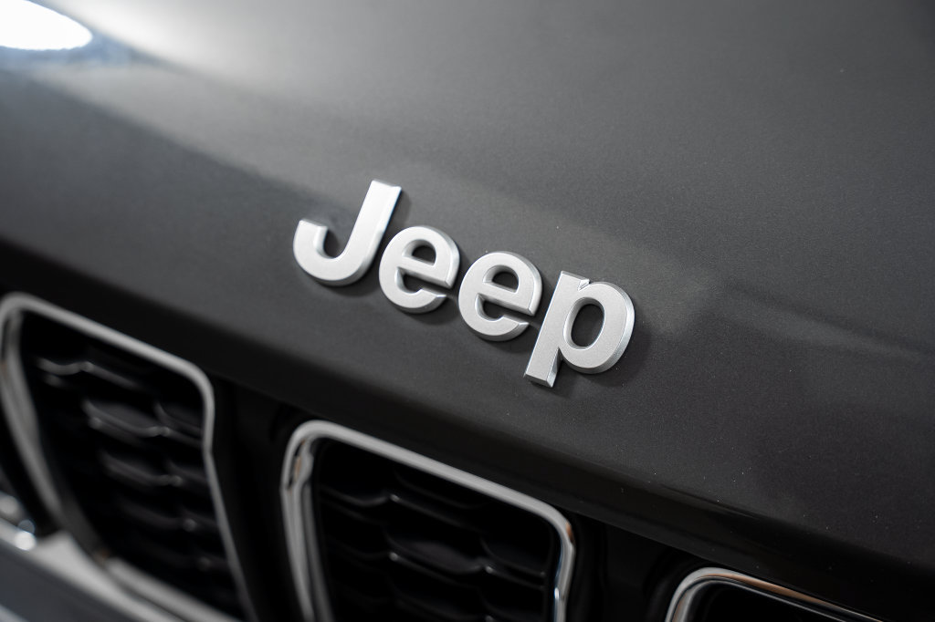 Used 2024 Jeep Grand Cherokee L Laredo AWD/4WD image 21