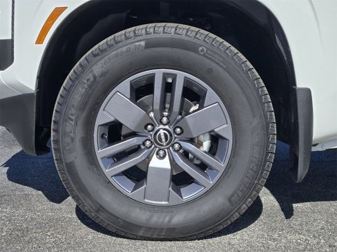 Used 2025 Nissan Frontier SV image 10