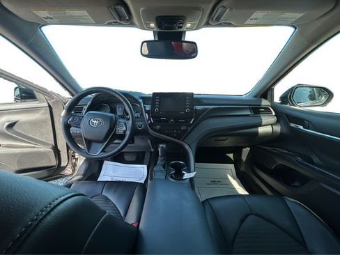 Used 2022 Toyota Camry SE w/ Cold Weather Package FWD image 23