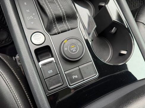 Used 2023 Volkswagen Atlas SE image 27