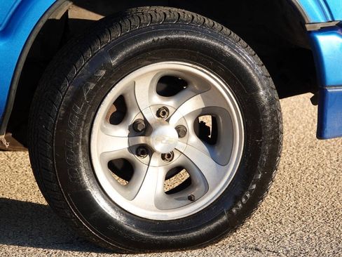 Used 2000 Chevrolet S10 Pickup LS w/ Preferred Equipment Group image 45