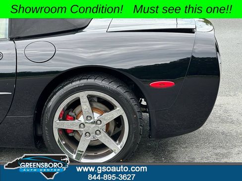 Used 2001 Chevrolet Corvette Convertible w/ Preferred Equipment Group1 RWD image 34