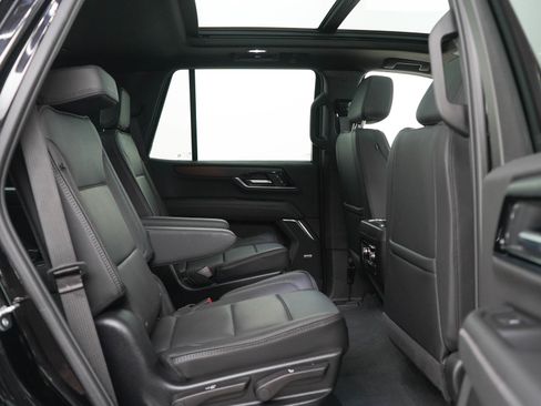 Used 2025 GMC Yukon Denali w/ Sun & Power Step Package AWD/4WD image 12