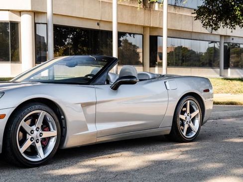 Used 2006 Chevrolet Corvette Convertible w/ Preferred Equipment Group image 61