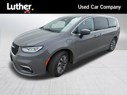 Used 2023 Chrysler Pacifica Touring-L image 1