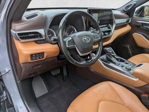 Used 2022 Toyota Highlander Platinum image 10
