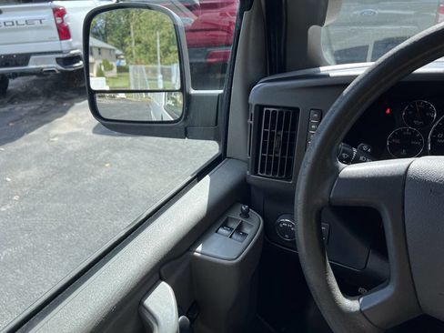 Used 2018 GMC Savana 2500 Extended image 13