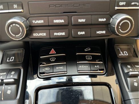 Used 2017 Porsche Cayenne Platinum Edition AWD/4WD image 30