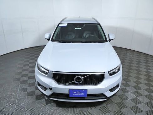Used 2021 Volvo XC40 T4 Momentum FWD image 3