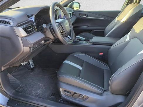 Used 2025 Toyota Camry SE FWD image 10