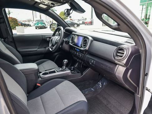 Used 2021 Toyota Tacoma TRD Off-Road w/ Technology Package image 16