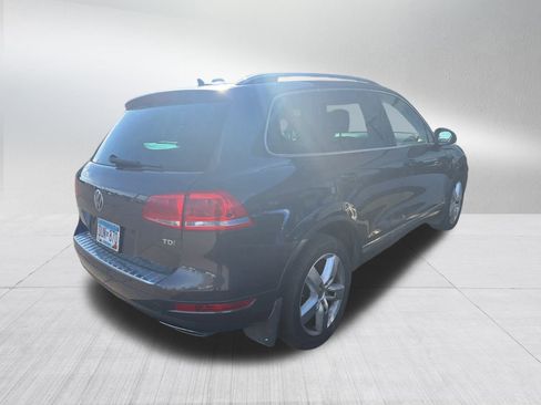 Used 2012 Volkswagen Touareg TDI image 4