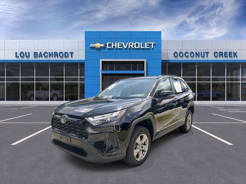Used 2024 Toyota RAV4 XLE FWD image 4