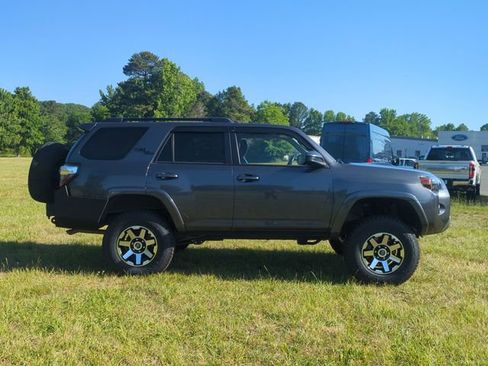 Used 2022 Toyota 4Runner TRD Off-Road AWD/4WD image 14