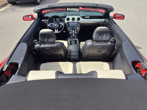 Used 2019 Ford Mustang Premium image 10