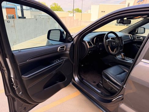Used 2016 Jeep Grand Cherokee Limited AWD/4WD image 9