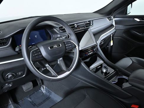 Used 2024 Jeep Grand Cherokee L Laredo image 11