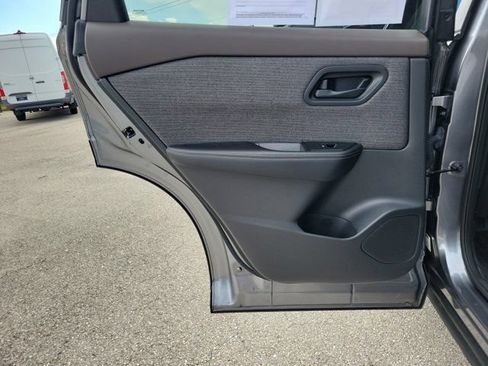 Used 2021 Nissan Rogue S FWD image 12