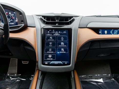 Used 2024 Lamborghini Revuelto image 10