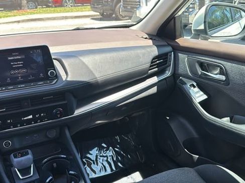 Used 2023 Nissan Rogue SV FWD image 15