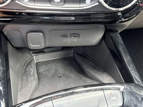 Used 2026 Chevrolet Trax RS w/ Sunroof Package FWD image 24