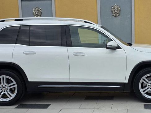 Used 2020 Mercedes-Benz GLB 250 w/ Premium Package image 9