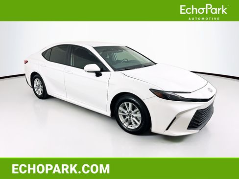 Used 2025 Toyota Camry LE image 1