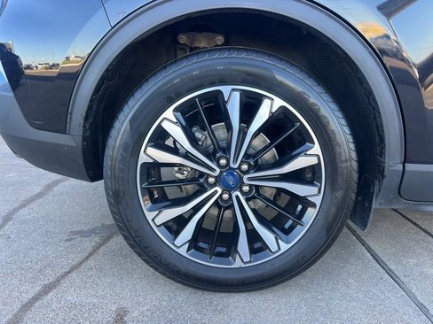 Used 2022 Ford Escape SE w/ SE Sport Appearance Package image 9