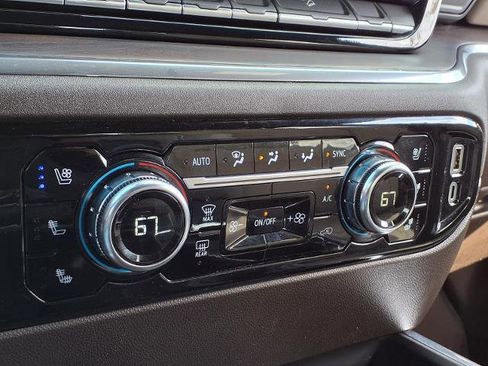 Certified 2023 GMC Sierra 1500 SLT image 7