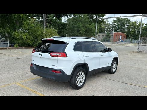 Used 2016 Jeep Cherokee Latitude w/ Cold Weather Group AWD/4WD image 5