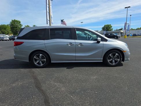 Certified 2018 Honda Odyssey Touring image 2