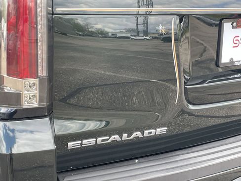 Used 2016 Cadillac Escalade ESV Luxury AWD/4WD image 44