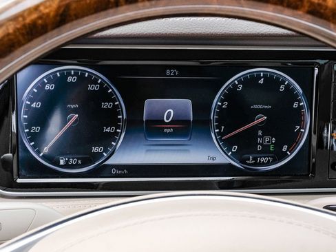 Used 2015 Mercedes-Benz S 550 Sedan w/ Sport Package w/ Sport Package image 19