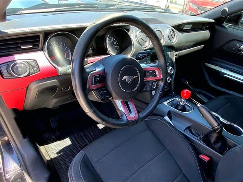 Used 2017 Ford Mustang Coupe RWD image 6