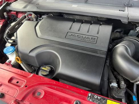 Used 2019 Jaguar E-PACE SE image 34