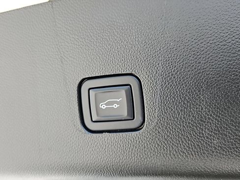 Certified 2023 Chevrolet Traverse LT FWD image 29