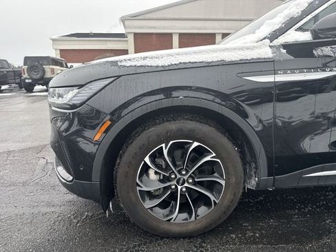 Used 2024 Lincoln Nautilus Premier image 20