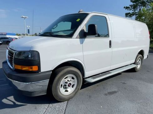 Used 2024 GMC Savana 2500 w/ Driver Convenience Package image 4